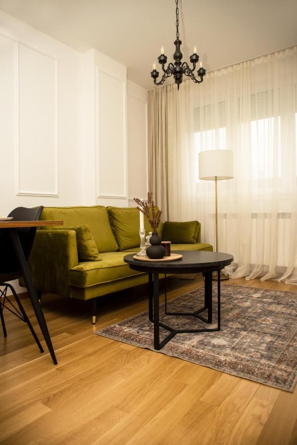 Room21 Free Garage โนวีซาด ภายนอก รูปภาพ