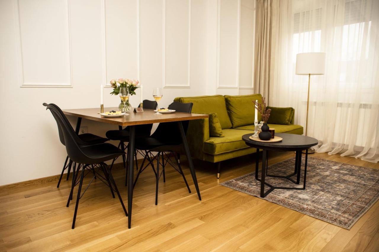 Room21 Free Garage โนวีซาด ภายนอก รูปภาพ