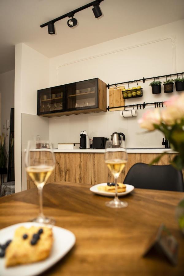 Room21 Free Garage โนวีซาด ภายนอก รูปภาพ