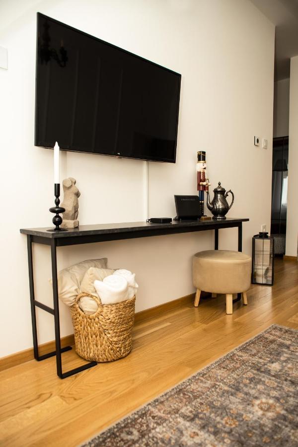 Room21 Free Garage โนวีซาด ภายนอก รูปภาพ