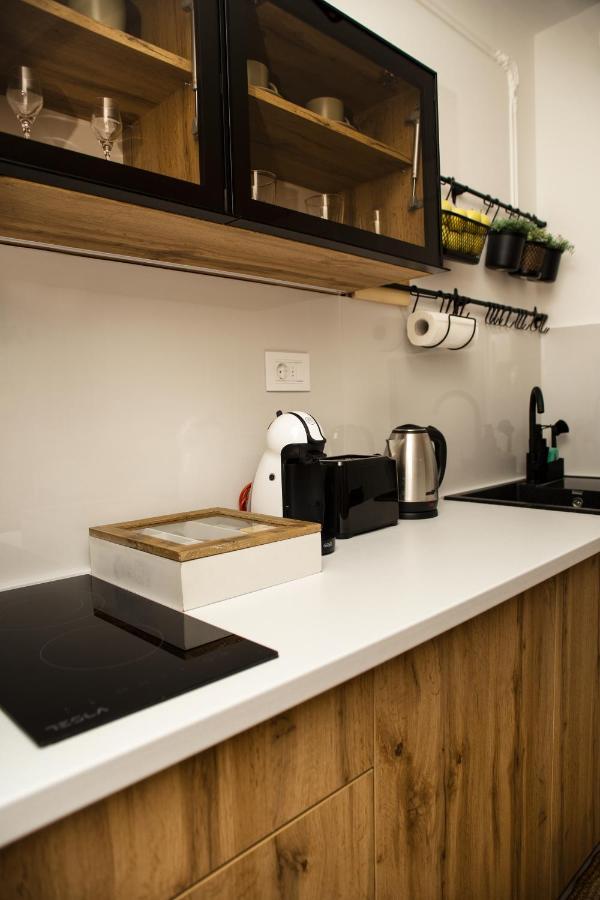 Room21 Free Garage โนวีซาด ภายนอก รูปภาพ