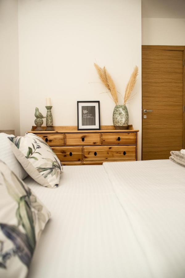 Room21 Free Garage โนวีซาด ภายนอก รูปภาพ