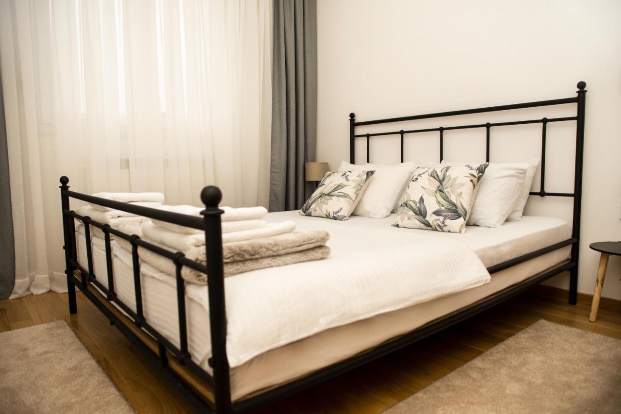 Room21 Free Garage โนวีซาด ภายนอก รูปภาพ