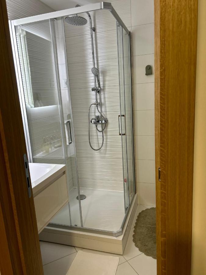 Room21 Free Garage โนวีซาด ภายนอก รูปภาพ